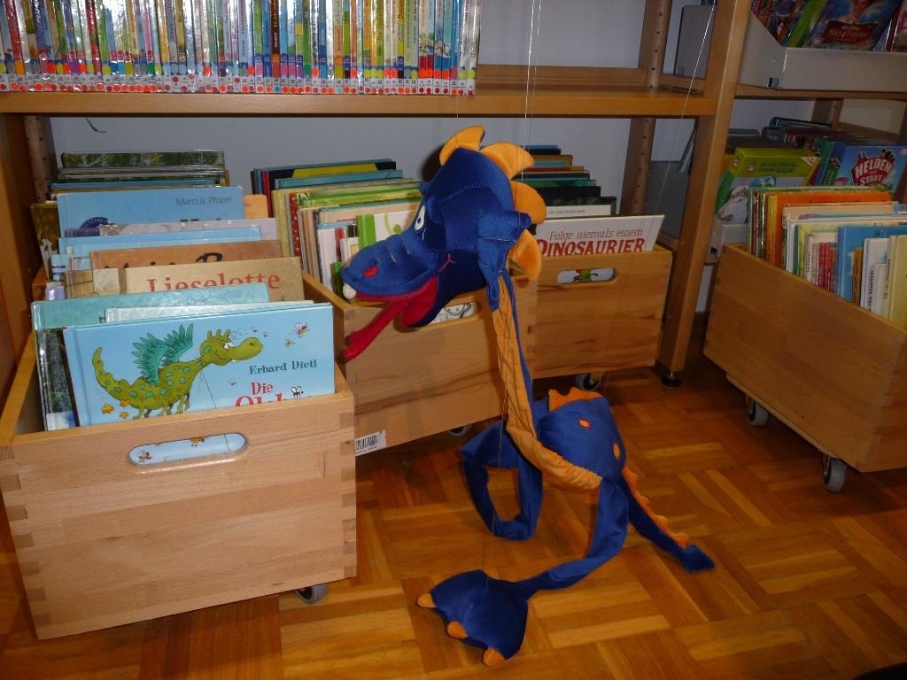 Kinderbereich mit Buchtrögen